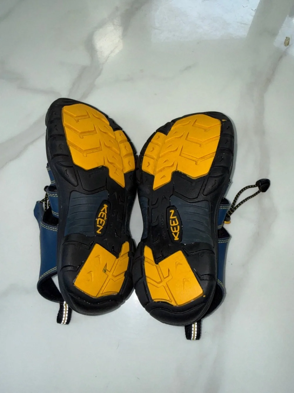 Keen rugged closed